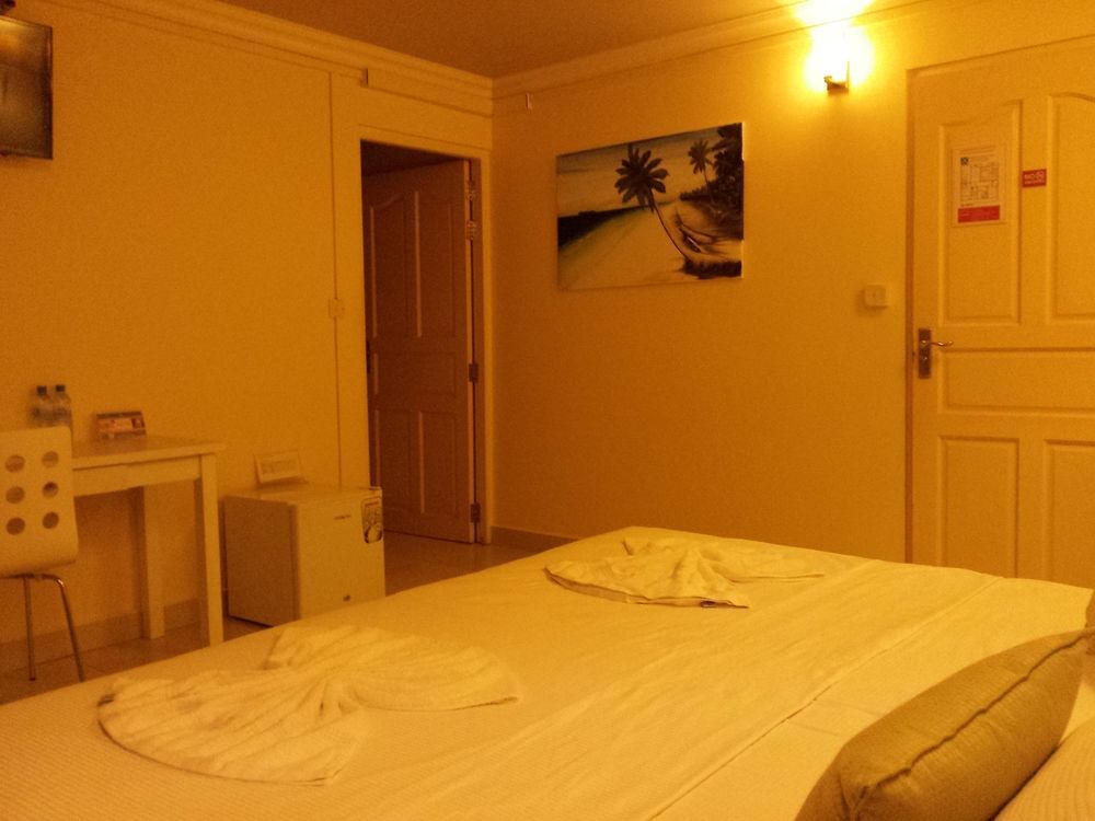 Beach Grand & Spa Premium Hulhumale Exterior photo